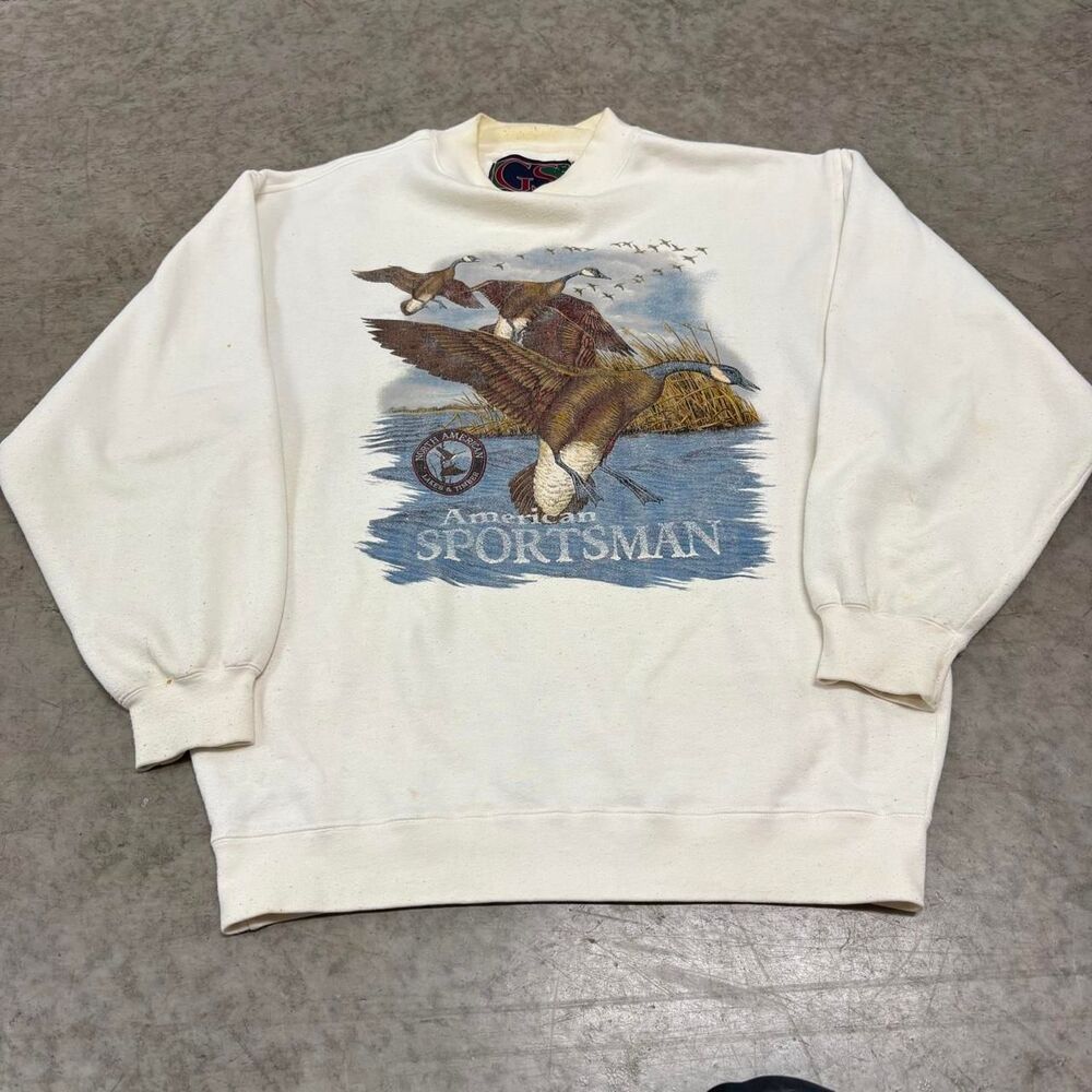 American-vintage Men's White and Cream Sweatshirt